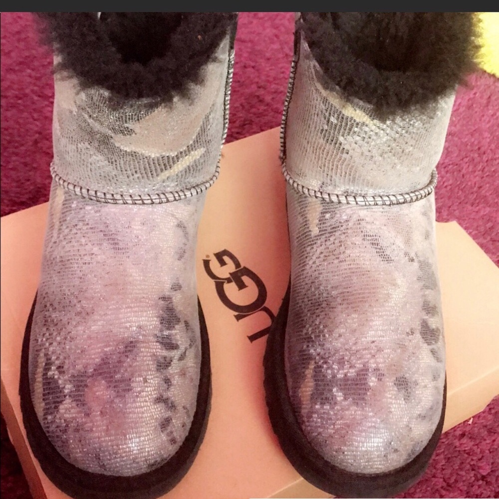 Reptile prints bailey bow Uggs
